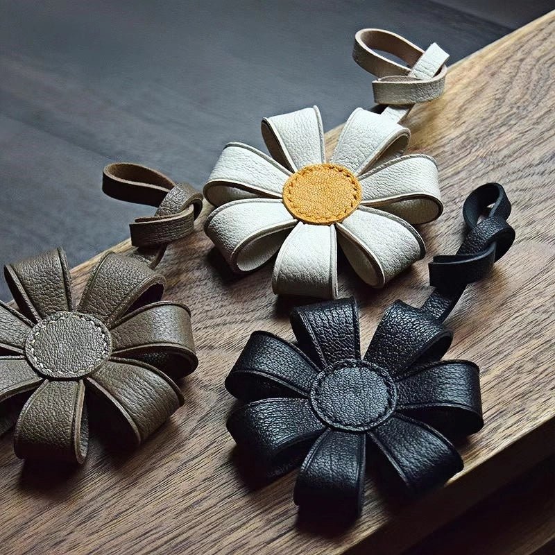 Geometric Daisy Leather Bag Charm – Minimalist Handmade Design, High - Quality Key Accessory, Premium Full - Grain Goatskin, Sophisticated Gift for Women - Tomlynam