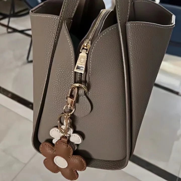 Exquisite Dual - Flower Horseshoe Buckle Sunflower Leather Charm - Multicolor Combination for Bags, Backpacks, and Keys, Perfect as a High - End Gift - Tomlynam