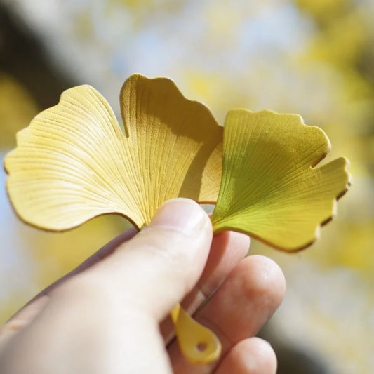 Ginkgo Leaf Leather Bag Charm – Hand-Carved Natural Style Pendant | Artisanal Backpack & Handbag Accessory | Elegant Gift for Her