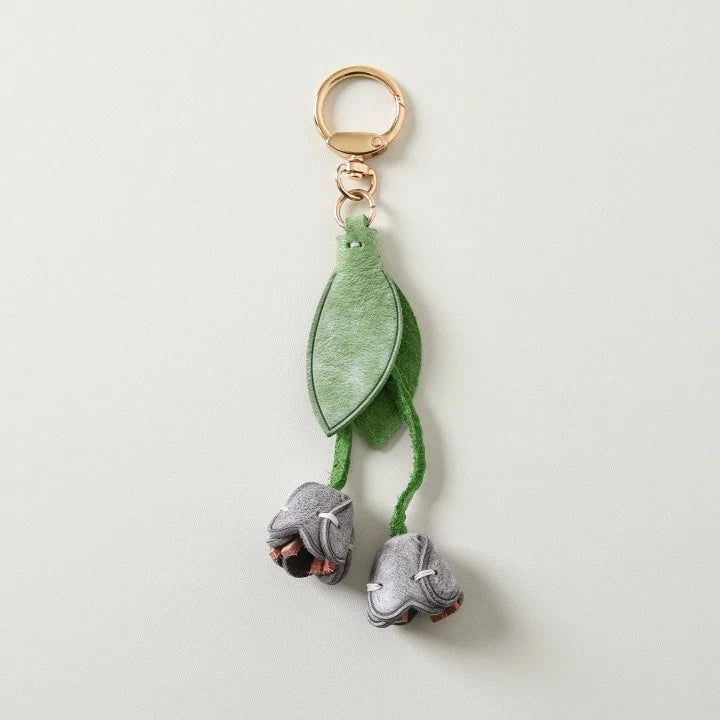 Handcrafted Leather Tulip Bag Charm – Waxed Cowhide Floral Keychain Pendant | Hand-Stitched Flower Accessory for Handbags | Elegant Botanical Gift for Her