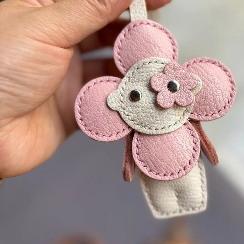 Handmade Sunflower Doll Leather Bag Charm – Full-Grain Leather Handbag Pendant & Keychain | Cute Floral Accessory for Women’s Tote, Purse & Keys | Artisan Crafted