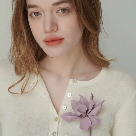 Big Leather Flower Brooch – Handmade Lambskin Floral Pin for Men & Women | Multi-Color Customizable Lapel Accessory | Elegant Statement Corsage