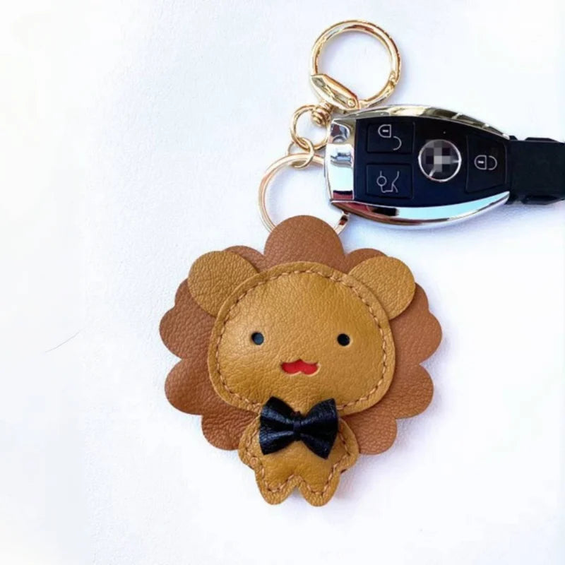 Charming Little Lion Leather Bag Charm – Handcrafted Full-Grain Goatskin Pendant with Bowtie | Customizable Keychain Accessory | Cute Gift for Women