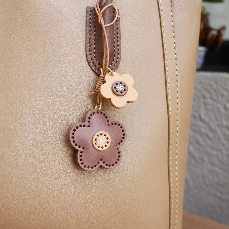 Bloom & Fruit Leather Flower Bag Charm – Handmade Two-Tone Pendant in Premium Cowhide | Artisanal Floral Keychain | Elegant Accessory for Handbags or Backpacks