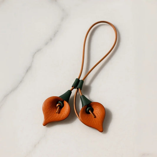Elegant Calla Lily Leather Bag Charm – Handmade Full-Grain Cowhide Pendant | Artistic Flower-Inspired Keychain | Luxury Accessory for Handbags