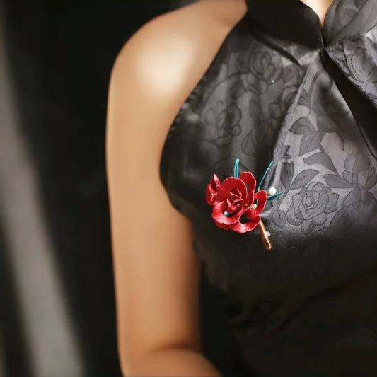 Silk-Wrapped Rose Brooch – Handmade Chan Hua Vintage Red Floral Pin for Coats and Dresses