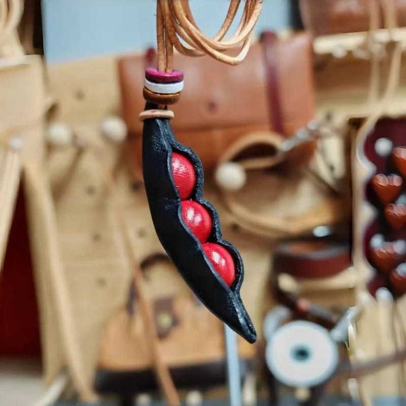 Vintage Leather Pea Pod Bag Charm – Handcrafted Full-Grain Cowhide Keychain Pendant | Artisan Gift Accessory | Unisex Retro-Inspired Edamame Ornament