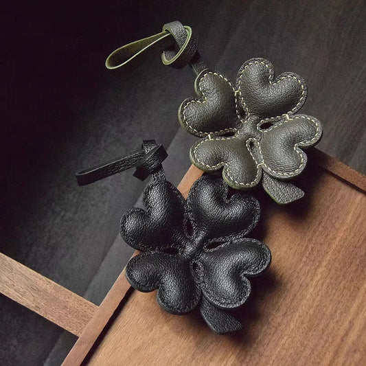 Lucky Clover Leather Bag Charm – Handcrafted Four-Leaf Pendant | Minimalist Charm for Handbags & Backpacks | Unisex Good Luck Gift in Black or Green