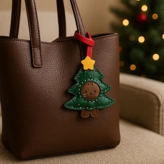 Handcrafted Christmas Tree Bear Leather Bag Charm – Full-Grain Sheepskin Holiday Pendant | Cute Festive Accessory for Handbags & Car Keys | Handmade Gift for Women