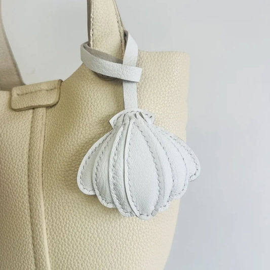 Handcrafted White Shell Leather Bag Charm – Soft Sheepskin Keychain | Minimalist Coastal-Inspired Handbag Accessory | Elegant Gift for Her