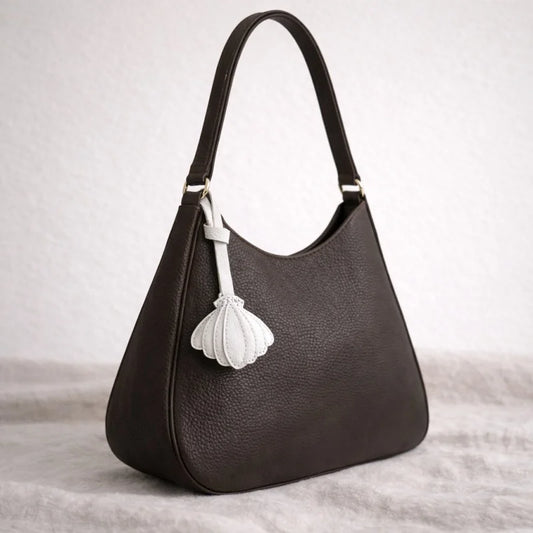 Handcrafted White Shell Leather Bag Charm – Soft Sheepskin Keychain | Minimalist Coastal-Inspired Handbag Accessory | Elegant Gift for Her