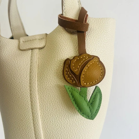 Handcrafted Leather Tulip Bag Charm – Minimalist Sheep Leather Floral Keychain | Elegant Hand-Stitched Handbag Pendant | Soft Botanical Gift for Her