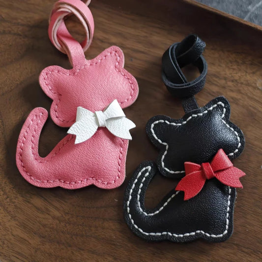 Couple Cat Leather Bag Charms – Handmade Lambskin Kitty Pendant with Bow | Cute Keychain Accessory for Lovers & Backpacks | Elegant Gift for Cat Fans