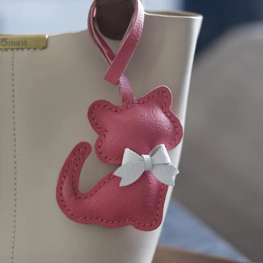 Couple Cat Leather Bag Charms – Handmade Lambskin Kitty Pendant with Bow | Cute Keychain Accessory for Lovers & Backpacks | Elegant Gift for Cat Fans