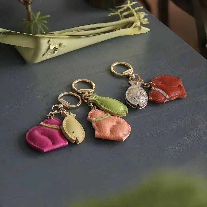 Cat & Fish Leather Bag Charm – Handmade French Goatskin Keychain | Whimsical Duo Pendant | Purse Accessory Gift for Cat Lovers - Tomlynam