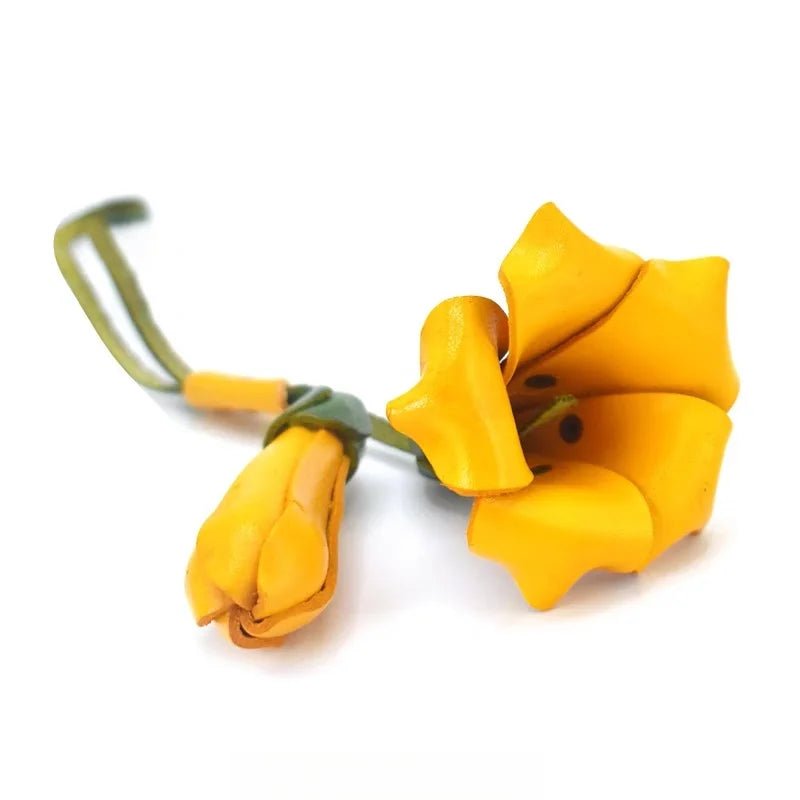 Blooming Leather Flower Bag Charm – Nordic Style Handmade Full - Grain Leather Floral Pendant | 3D Flower Keychain | Handcrafted Luxury Car & Bag Accessory - Tomlynam