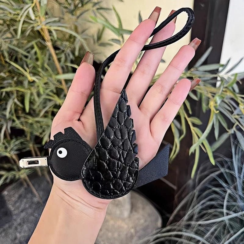 Flying Lovebird Charm – Handcrafted Genuine Leather Bag Accessory | Symbol of Freedom and Affection - Tomlynam