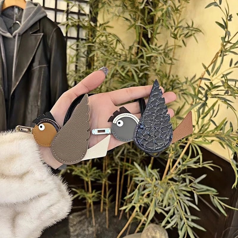 Flying Lovebird Charm – Handcrafted Genuine Leather Bag Accessory | Symbol of Freedom and Affection - Tomlynam