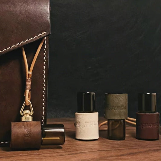 Minimalist Refillable Perfume Bottle Charm – Handcrafted Leather Aroma Pendant | Essential Oil Roller Keychain | Mosquito Repellent Bag Accessory - Tomlynam