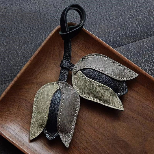 Morandi Tulip – Original Handcrafted Leather Bag Charm, Minimalist Design, French Goatskin Keychain, Elegant Gift for Her - Tomlynam