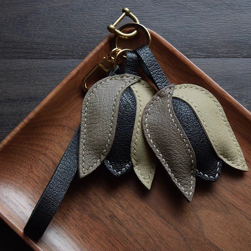 Morandi Tulip – Original Handcrafted Leather Bag Charm, Minimalist Design, French Goatskin Keychain, Elegant Gift for Her - Tomlynam