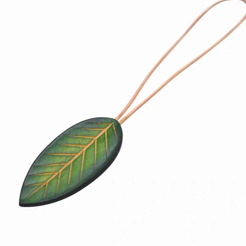 Nordic Minimalist Leaf Charm – Genuine Full - Grain Cowhide, Handcrafted Bag Accessory, Bookmark, Elegant Art Gift - Tomlynam