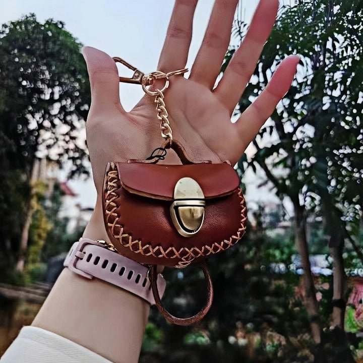 Nordic - Style Genuine Leather Earphone Case – Handmade Top - Grain Cowhide Bag Charm for AirPods or Coins, Creative and Minimalist Accessory - Tomlynam