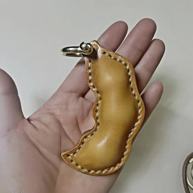 Peaceful Leather Pea Charm – Handcrafted Full - Grain Cowhide Bag Ornament, Dual - Sided Keychain, Car Accessory, Unique Gift for Any Occasion - Tomlynam
