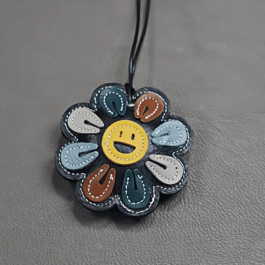 Sunflower Leather Bag Charm – Minimalist Chic Cowhide Pendant for Bags & Accessories - Tomlynam