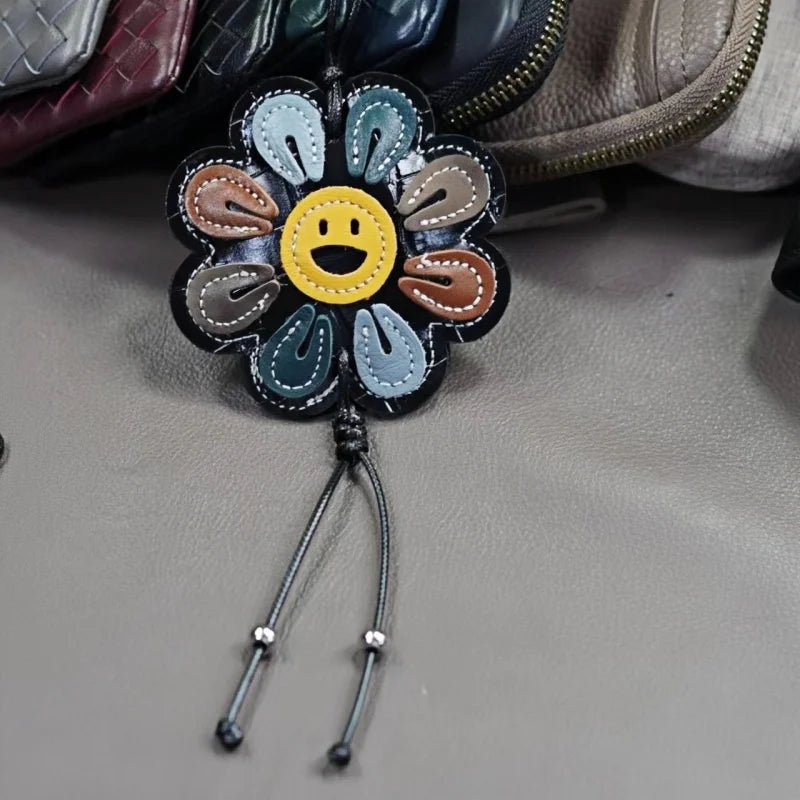 Sunflower Leather Bag Charm – Minimalist Chic Cowhide Pendant for Bags & Accessories - Tomlynam