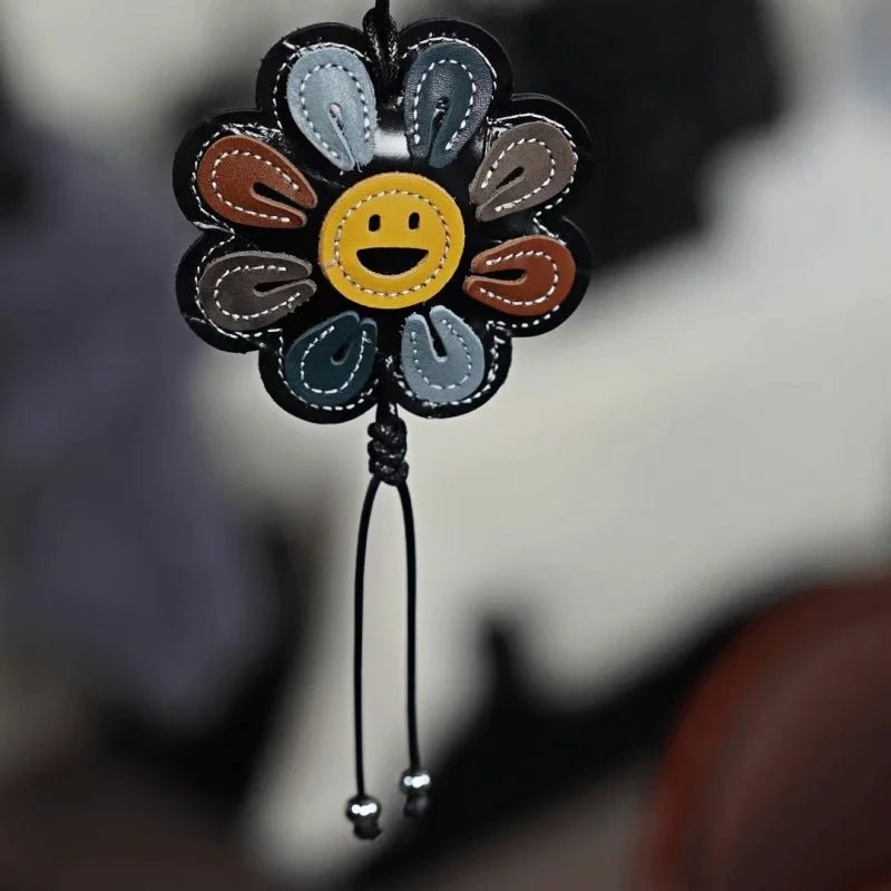 Sunflower Leather Bag Charm – Minimalist Chic Cowhide Pendant for Bags & Accessories - Tomlynam
