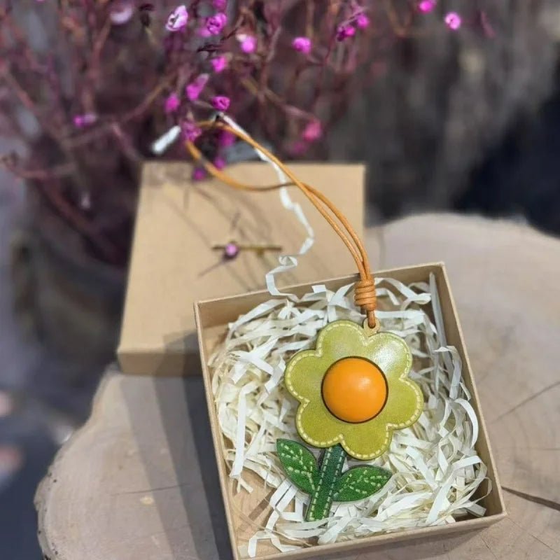 Sunshine Bloom Leather Flower Bag Charm – Artistic Handcrafted Sunflower Pendant | Unique Small - Batch Design | Chic Gift & Car Accessory - Tomlynam