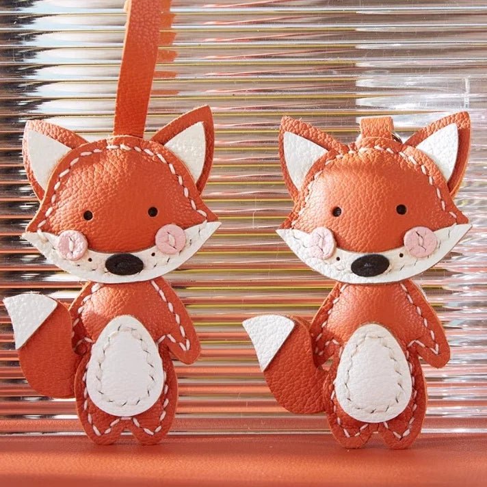 Whimsical Fox Leather Bag Charm – Handmade Full - Grain Lambskin Keychain | Playful Animal Pendant | Cute Gift for Handbags & Backpacks - Tomlynam